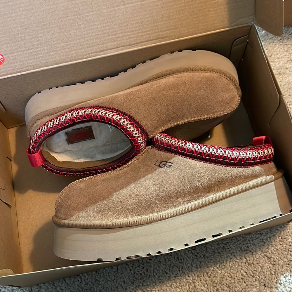 NEW UGG TASMAN PLATFORMS SIZE 7